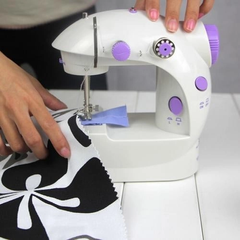 Швейная машина Mini Sewing Machine SM-201 с педалью и адаптером, машинка для шитья
